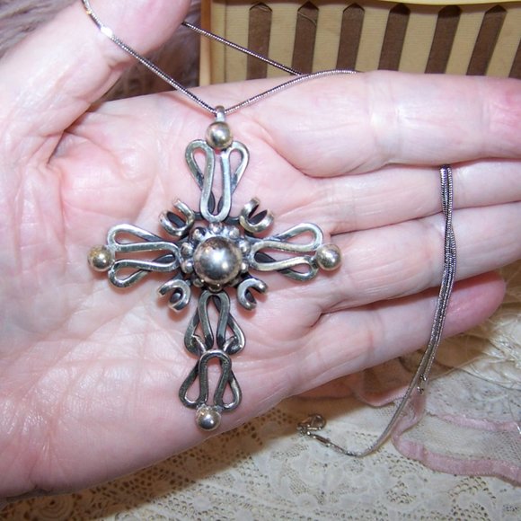 Silver Metal Stylized Cross Pendant on 16" Snake Chain - Religious Necklace - Picture 3 of 7